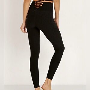 Beyond Yoga Across the Straps midi Leggings